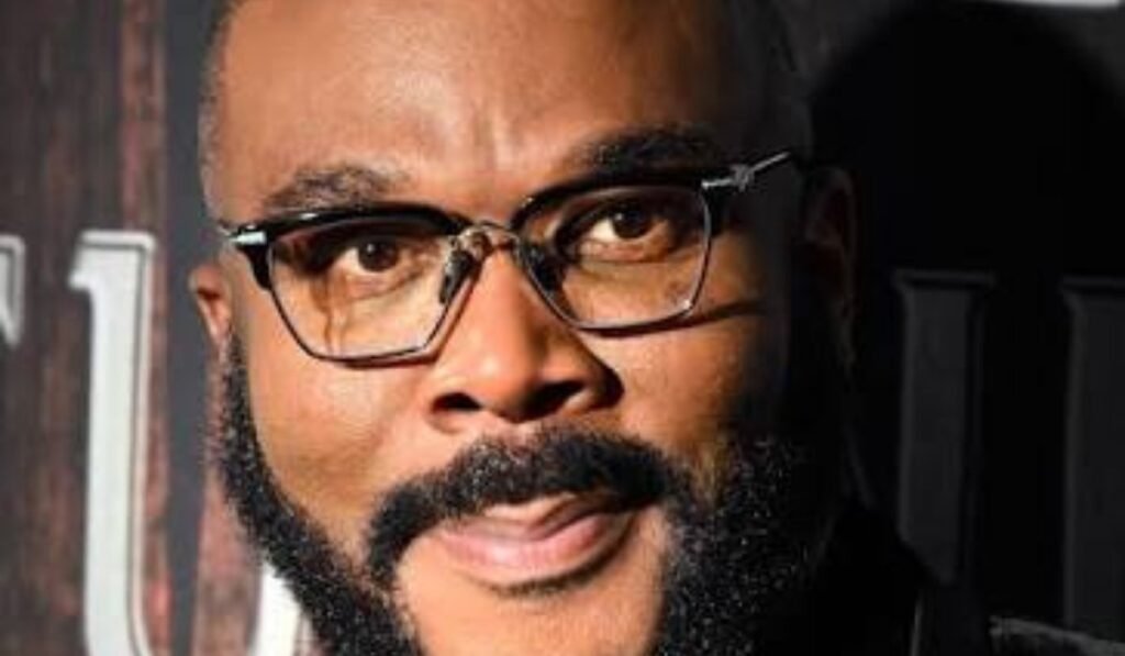 do tyler perry have twin brothers?